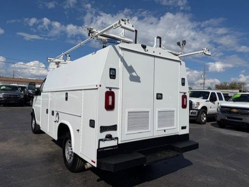 Used 2021 Chevrolet Express 3500 w/ Power Convenience Package image 9