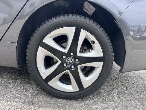 Used 2017 Toyota Prius Three Touring FWD image 9