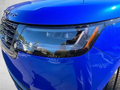 New 2025 Land Rover Range Rover SE image 30