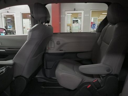 Used 2023 Toyota Sienna XLE w/ XLE Plus Package image 12