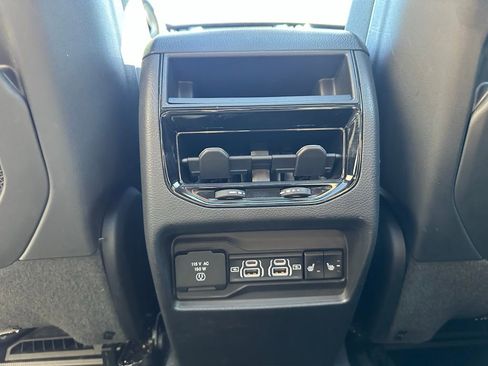 Used 2023 Jeep Grand Cherokee Limited AWD/4WD image 36