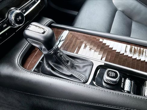 Used 2019 Volvo XC90 T5 Momentum image 15