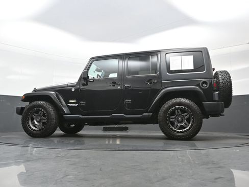 Used 2014 Jeep Wrangler Unlimited Sahara w/ Connectivity Group AWD/4WD image 27