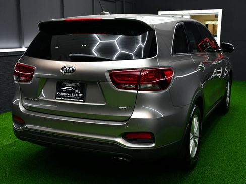 Used 2019 Kia Sorento LX image 5