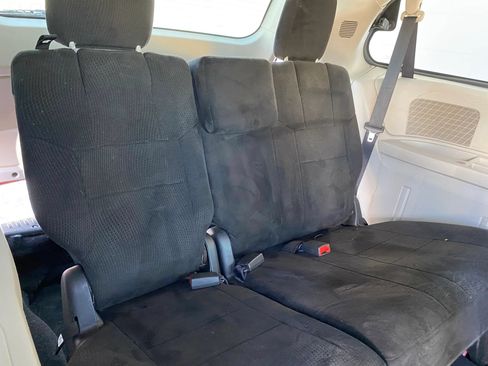 Used 2012 Dodge Grand Caravan SXT FWD image 14