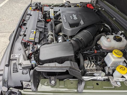 Used 2023 Jeep Gladiator Sport image 45