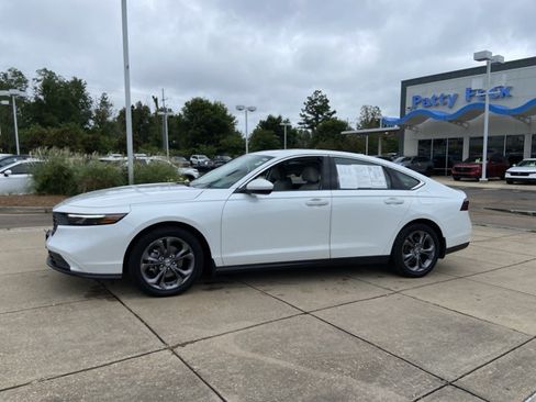 Used 2023 Honda Accord EX image 6