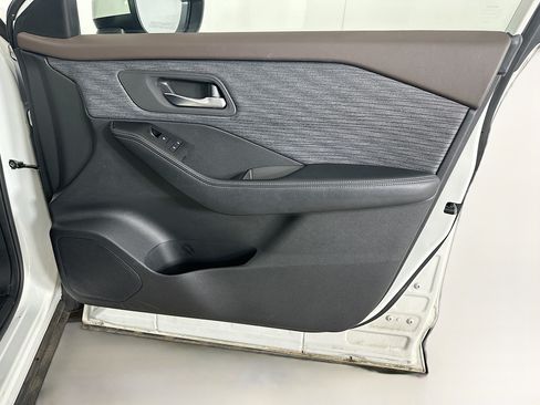 Used 2023 Nissan Rogue SV FWD image 30