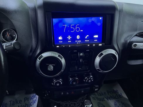 Used 2016 Jeep Wrangler Unlimited Sahara w/ Connectivity Group AWD/4WD image 19
