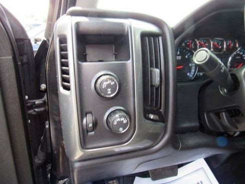 Used 2018 Chevrolet Silverado 1500 LT AWD/4WD image 21