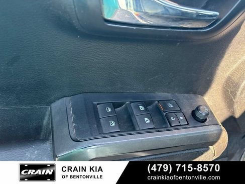 Used 2022 Toyota Tacoma TRD Off-Road w/ TRD Premium Off Road Package AWD/4WD image 10