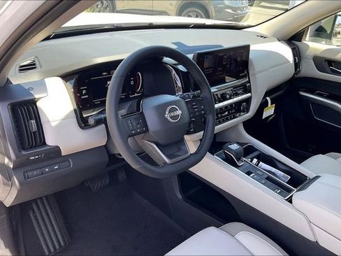 New 2026 Nissan Pathfinder SL image 5