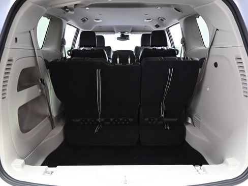 Used 2023 Chrysler Pacifica Touring-L FWD image 20