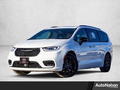 Used 2025 Chrysler Pacifica Limited