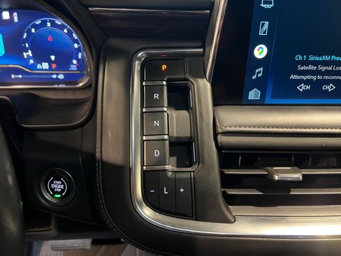 Used 2022 Chevrolet Tahoe Z71 w/ Luxury Package AWD/4WD image 14