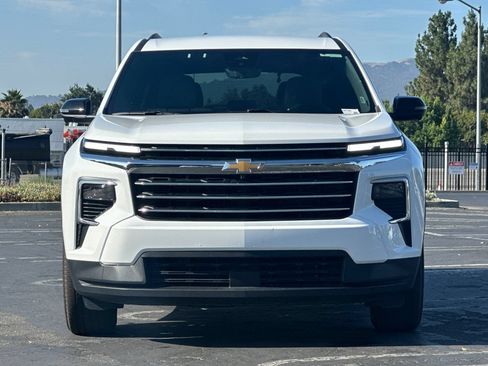 Used 2026 Chevrolet Traverse LT w/ Driver Confidence Package FWD image 9