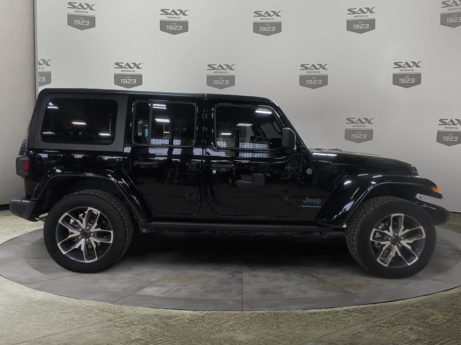 Used 2024 Jeep Wrangler Unlimited AWD/4WD image 6