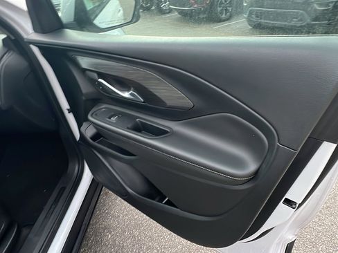 Used 2023 GMC Terrain SLT image 18