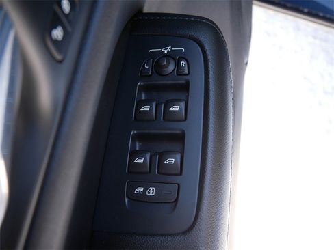 Used 2019 Volvo S60 T6 Momentum w/ Premium Package image 16