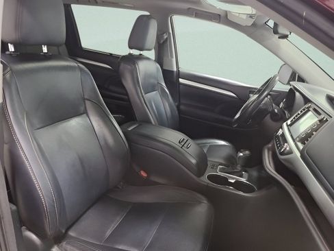 Used 2016 Toyota Highlander XLE AWD/4WD image 18