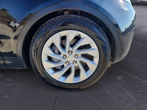 Used 2023 Land Rover Discovery S AWD/4WD image 16