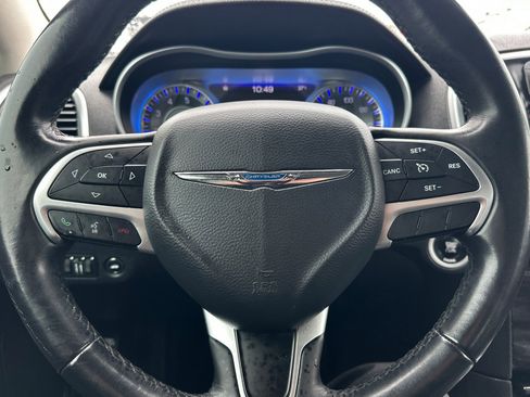 Used 2015 Chrysler 300 Limited image 21