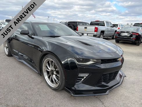 Used 2018 Chevrolet Camaro SS image 3
