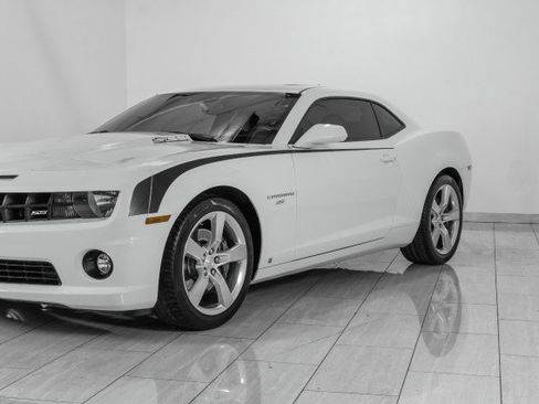 Used 2010 Chevrolet Camaro SS RWD image 57