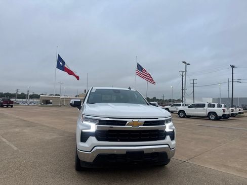 Used 2025 Chevrolet Silverado 1500 LT w/ Safety Package RWD image 4