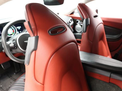 Used 2017 Aston Martin DB11 V12 RWD image 59