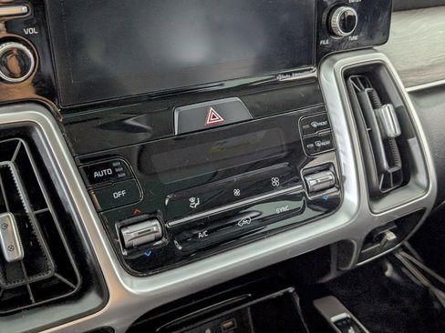 Used 2021 Kia Sorento EX w/ Panoramic Sunroof Package image 17