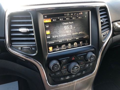 Used 2016 Jeep Grand Cherokee Laredo 75th Anniversary image 26