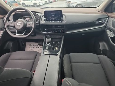 Used 2023 Nissan Rogue S FWD image 2