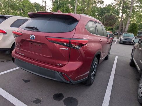 Used 2023 Toyota Highlander XLE image 7