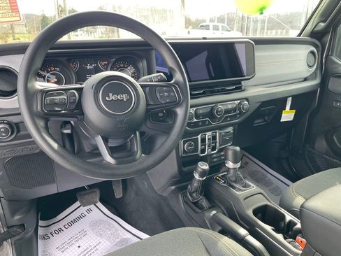 Used 2025 Jeep Gladiator Sport image 11