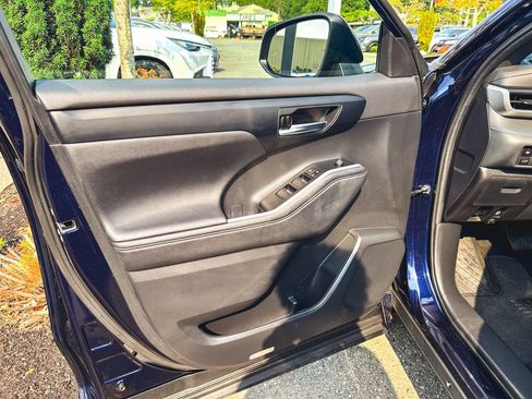 Used 2023 Toyota Highlander XSE AWD/4WD image 11