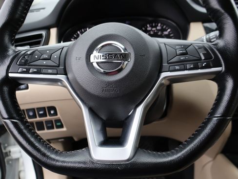 Used 2020 Nissan Rogue SV image 34