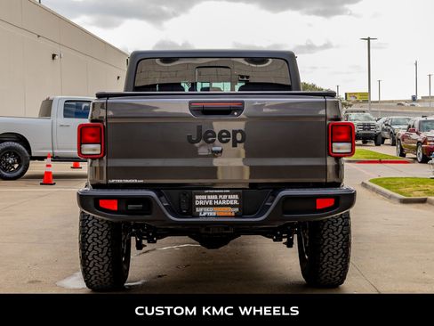 Used 2025 Jeep Gladiator Sport image 7