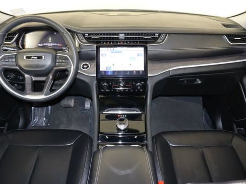 Used 2023 Jeep Grand Cherokee Limited RWD image 13