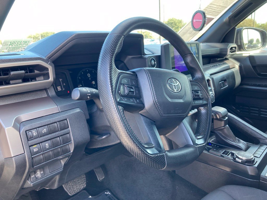 Used 2024 Toyota Tacoma SR5 AWD/4WD image 9