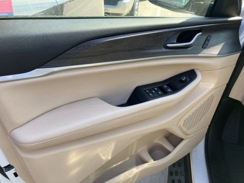 Certified 2023 Jeep Grand Cherokee Limited w/ Luxury Tech Group II image 5