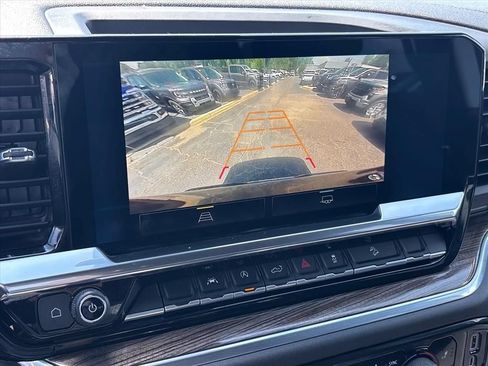 Used 2022 Chevrolet Silverado 1500 LT w/ Z71 Off-Road Package AWD/4WD image 32