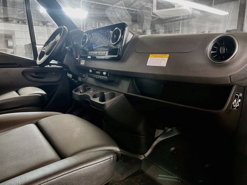 Used 2022 Mercedes-Benz Sprinter 3500 w/ Parking Package image 25