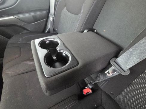 Used 2019 Jeep Cherokee Latitude w/ Cold Weather Group AWD/4WD image 19