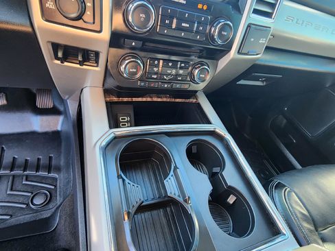 Used 2017 Ford F250 Lariat w/ Chrome Package image 14