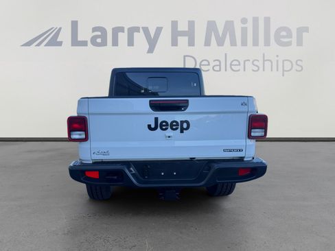 Used 2021 Jeep Gladiator Sport image 4