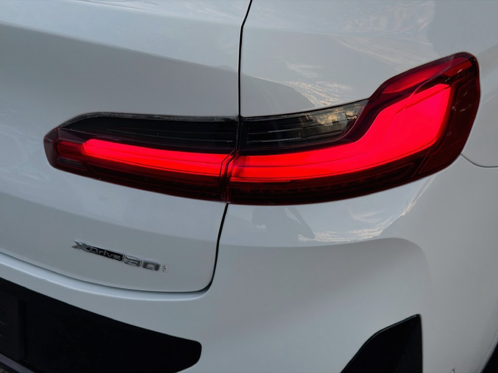 Used 2022 BMW X4 xDrive30i w/ M Sport Package 2 AWD/4WD image 29