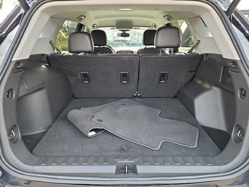 Used 2022 GMC Terrain SLT w/ Infotainment Package II image 17