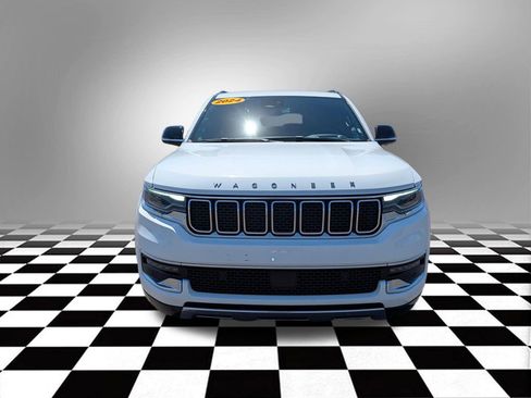 Used 2024 Jeep Wagoneer L Series III w/ Flexible Seating Group AWD/4WD image 4