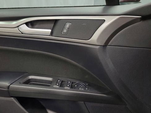 Used 2018 Ford Fusion SE w/ Fusion SE Technology Package image 18